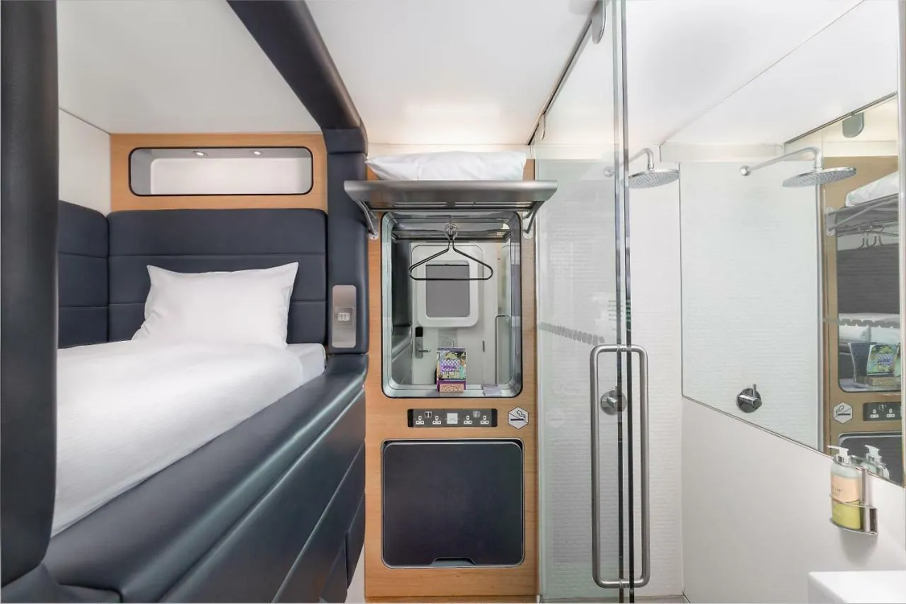 Hotel Yotelair London Heathrow Airport