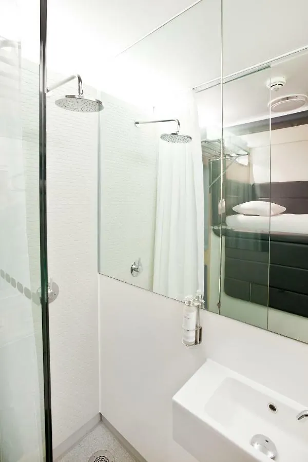Hotel Yotelair London Heathrow Airport